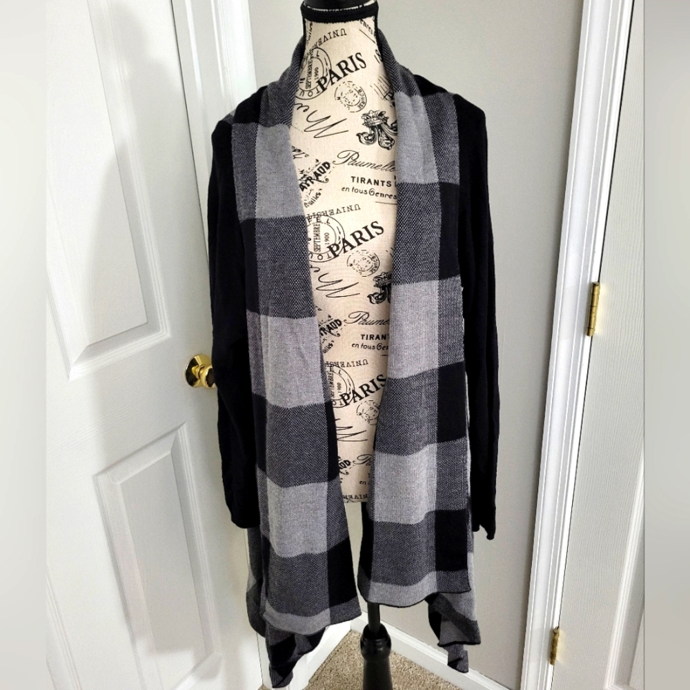 Torrid Black and Gray Checkered Knit Cardigan